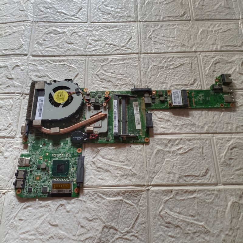 motherboard mainboard mobo normal laptop Toshiba Satellite C800