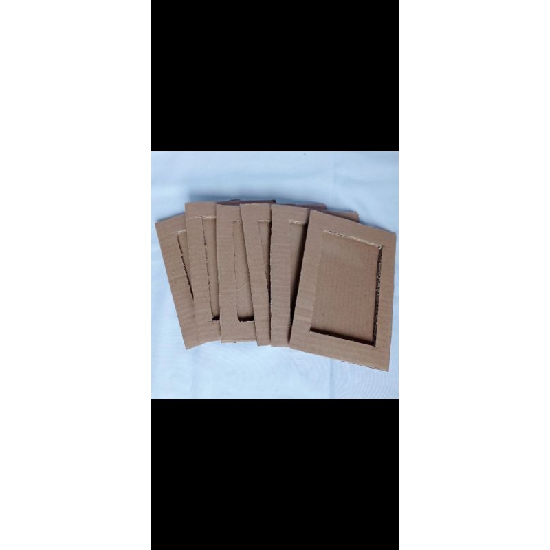 BINGKAI PIGURA DARI KARDUS BEKAS POLOSAN UKURAN 4R