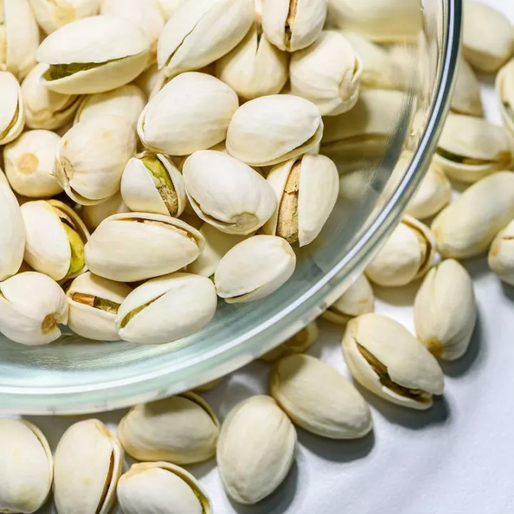 

Kacang Ketawa Fustuk Pistachio Badam Hijau Snack Makanan Ringan Cemilan Imlek Sumber Antioksidan 1kg