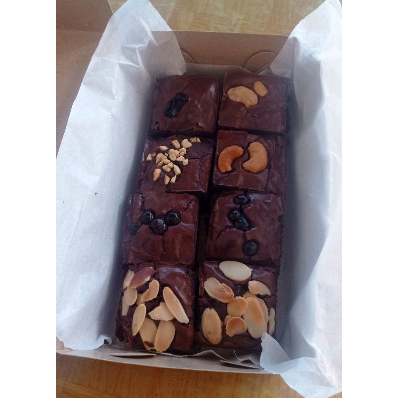 

brownis panggang fudgy mini ukuran 16x9 8bites