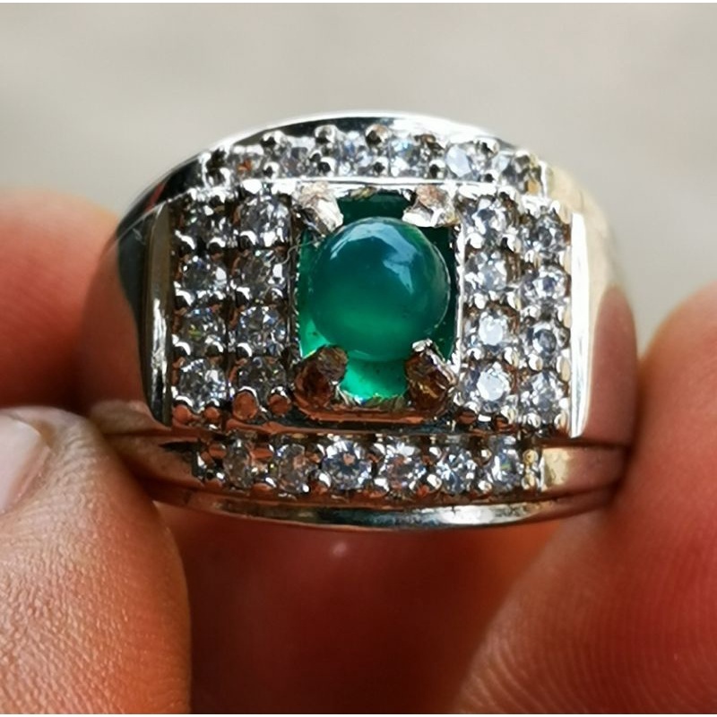 Batu permata Green mustika lipan