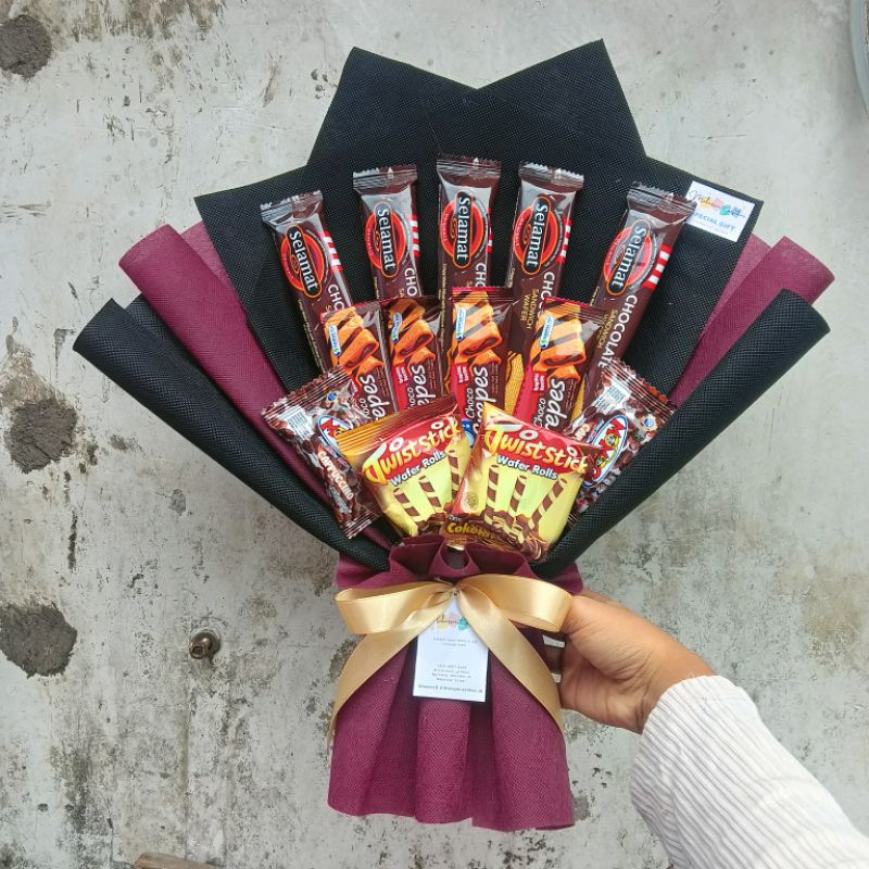 

Buket Snack tema coklat untuk cowo hadia murah Makassar • M.02