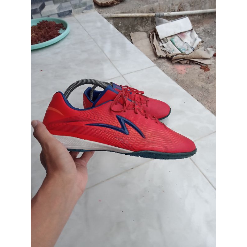 sepatu futsal SPECS bekas bonus Jersey