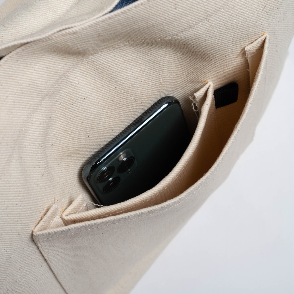 

ID FLADE STUDIOS - TOTEBAG KANVAS CREAM MAGNET - TAS KULIAH PRIA WANITA - GAME SERIES