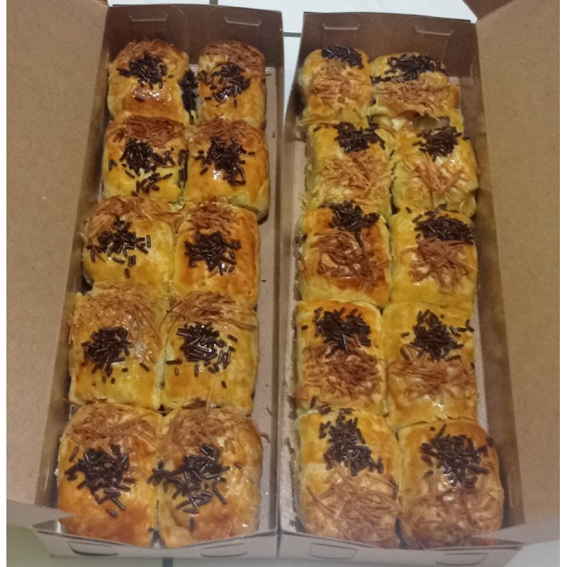 

bolen pisang coklat keju isi 10pcs