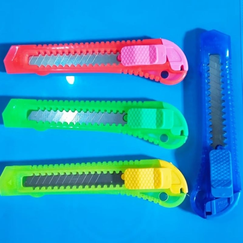 

pisau cutter uk.(Besar)