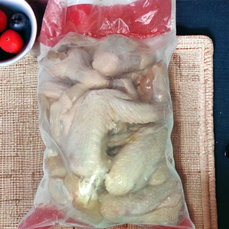 

Sayap ayam kemasan ± 1000 gr