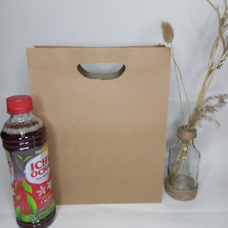 

Paperbag kantong ukuran 20*10*25cm