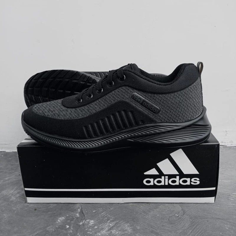Sepatu sekolah pria wanita/sepatu hitam fullblck size36-37