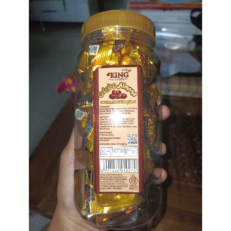 

coklat kacang almond