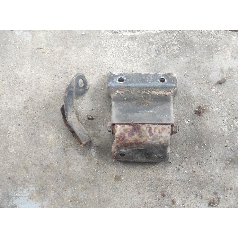 Engsel jok satria lumba