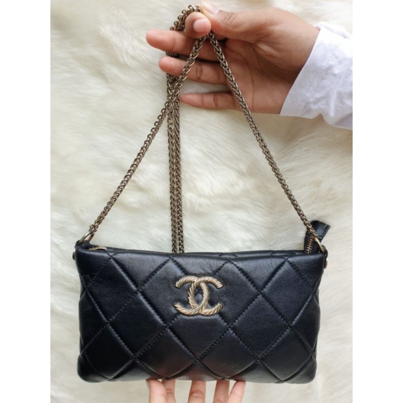 Tas Wanita Sling Bag Hitam Kulit Asli Tali Rantai