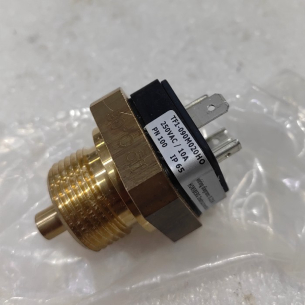 

Unik Temperature Controller 140°C HONSBERG TF1-090M020HO Limited