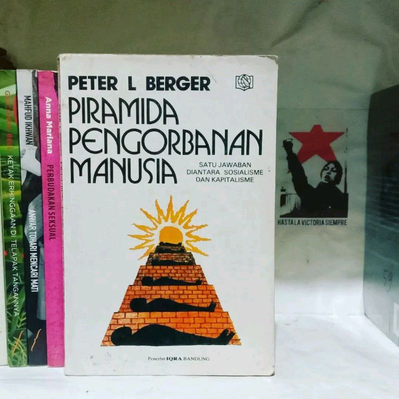 Peter L. Berger Piramida Kurban Manusia / Tafsir Sosial Atas Kenyataan / Sisi Lain Tuhan / Revolusi 