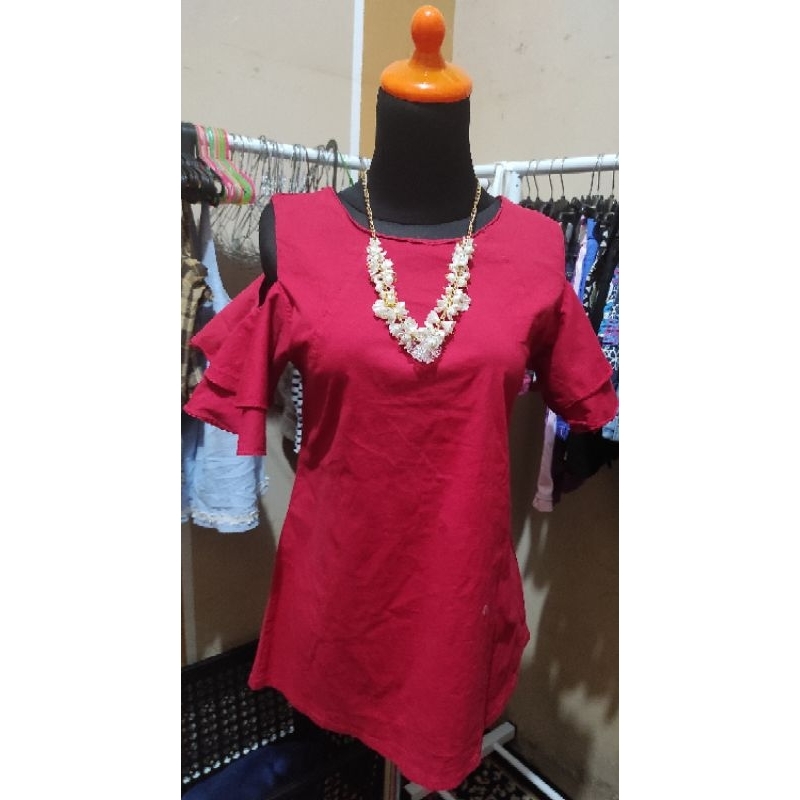 atasan wanita warna maroon