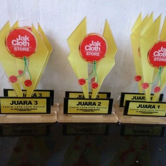 Plakat akrilik custome, plakat ulang tahun, plakat wisuda, plakat wedding, plakat termurah