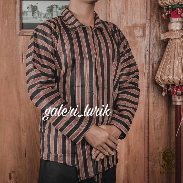 Baju Adat Surjan Lurik Jawa Pria Dewasa Bahan Tenun Halus Lengan Panjang