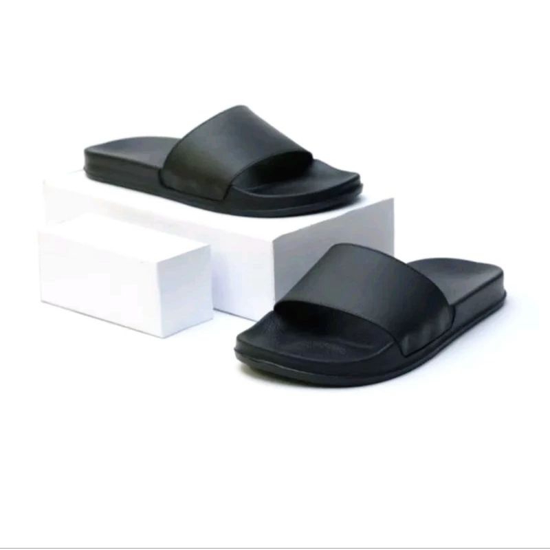 Sandal Slip on polos hitam & putih