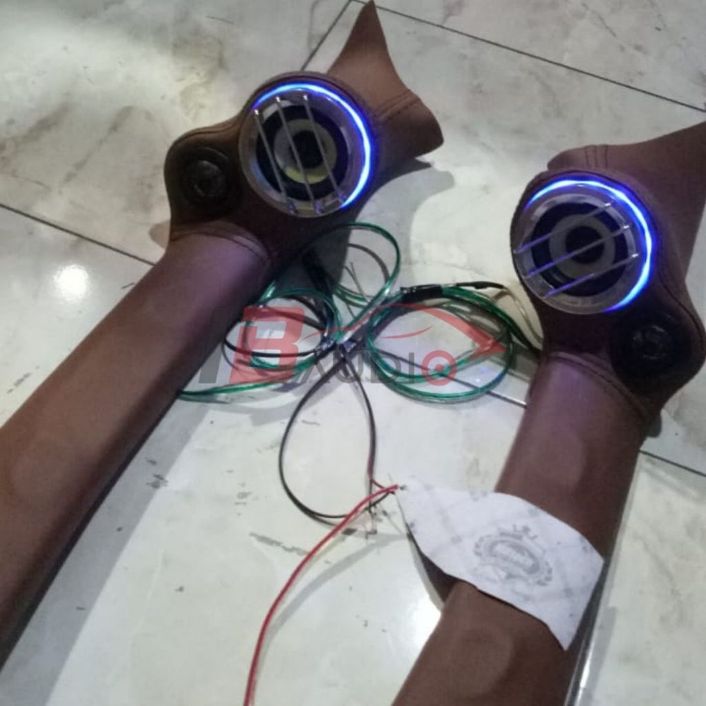 VARIASI SPAREPART AKSESORIS INTERIOR SPEAKER AUDIO PILAR 3 WAY KULIT MBTECH MOBIL TOYOTA FORTUNER