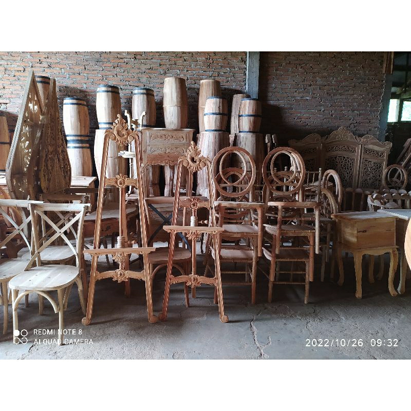 STAND FOTO - STAND FOTO UKIR - STAND FOTO WEDDING KAYU - STAND FOTO DEKORASI