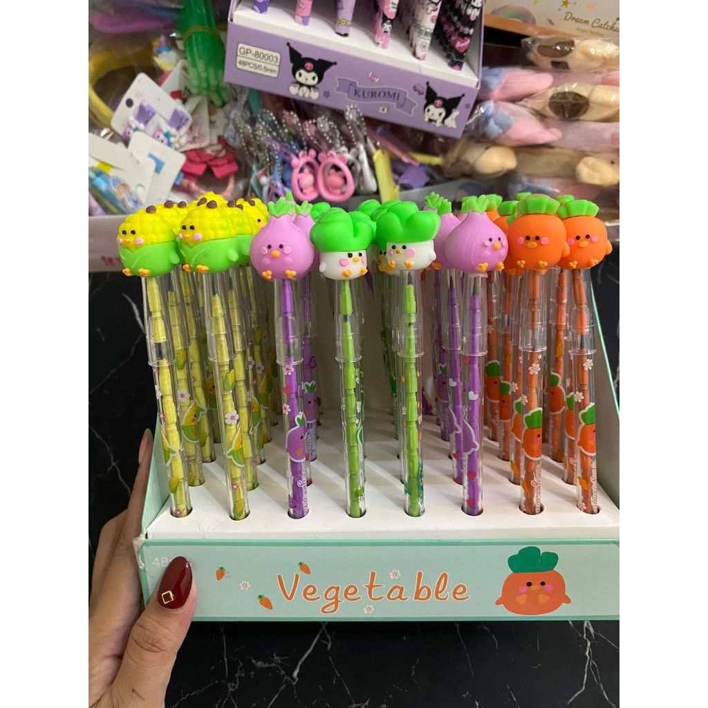 

PENSIL KARAKTER LUCU MOTIF SAYURAN