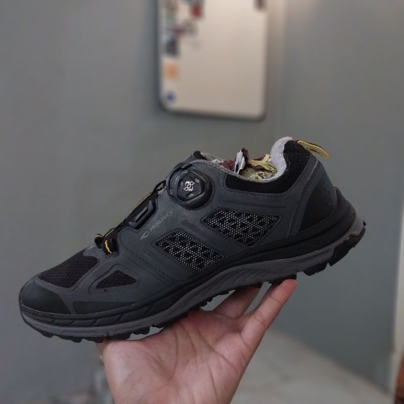 Sepatu Outdoor boa system Prospecs 42