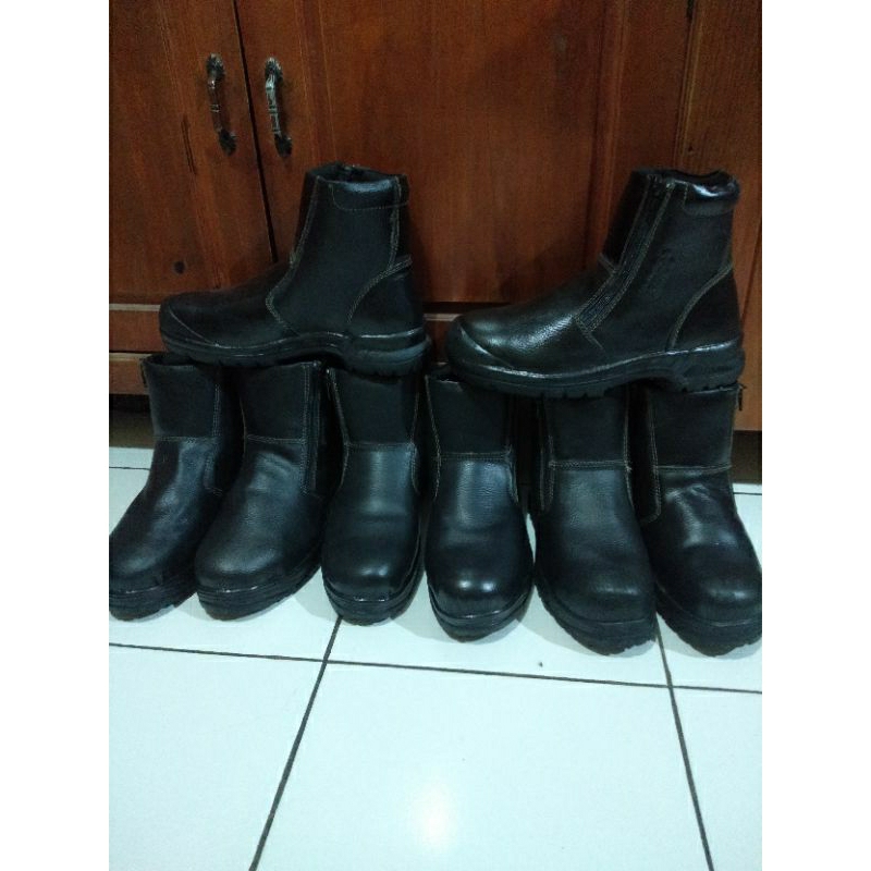 sepatu safety second