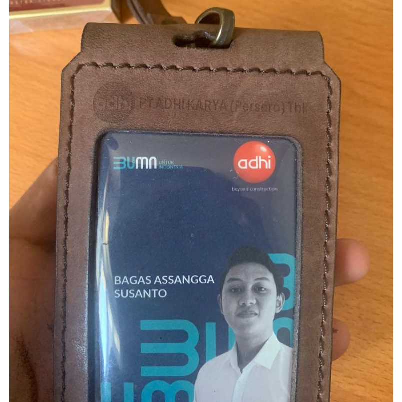

ID CARD HOLDER KULIT NAME TAG KULIT CUSTOM NAMA LOGO PERUSAHAAN