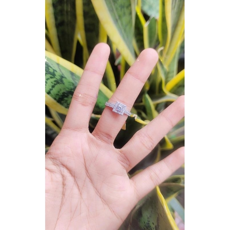 Cincin Persegi Mata Emas Putih Asli