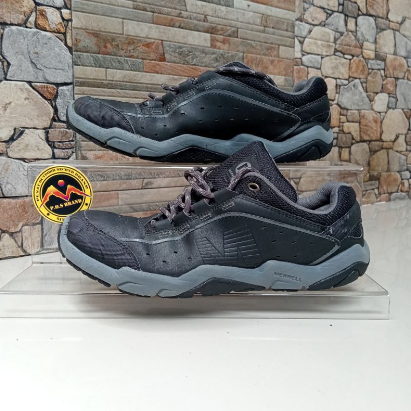 sepatu outdoor MERRELL second