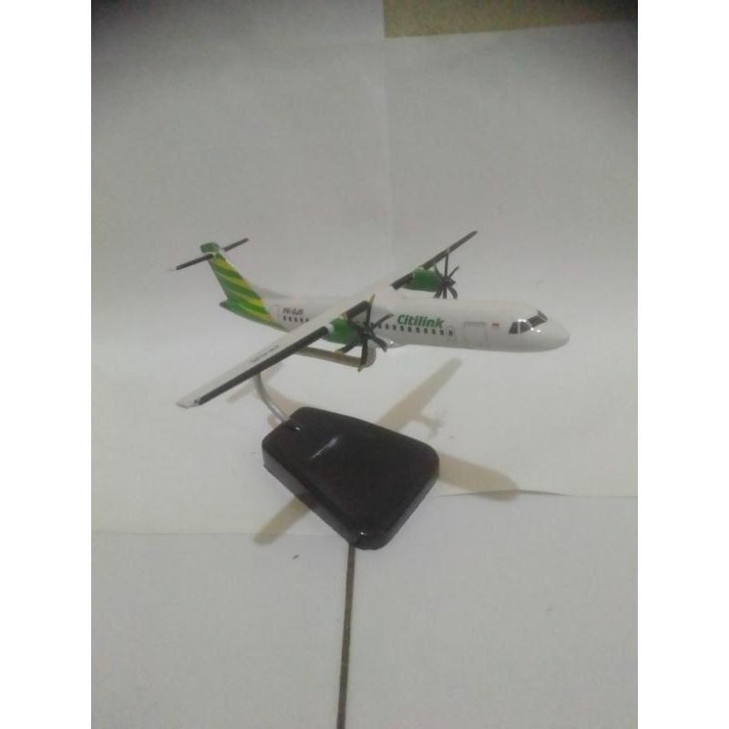 miniatur pesawat ATR 72 citylink