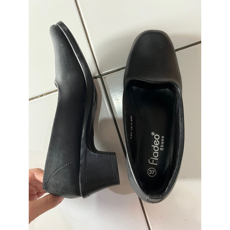 [PRELOVED NO BOX] PANTOFEL WANITA FLADEO SIZE 37 / SEPATU SECOND