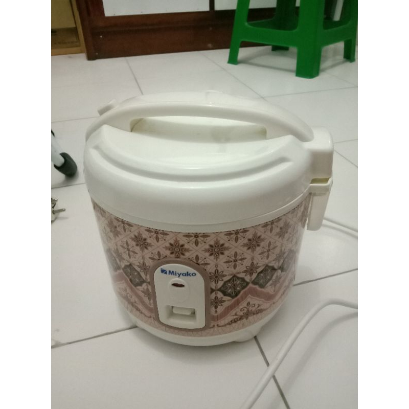 Preloved rice cooker magic com miyako 0,6L