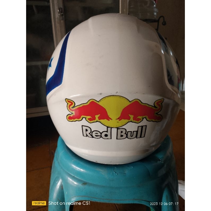 helm Red Bull putih