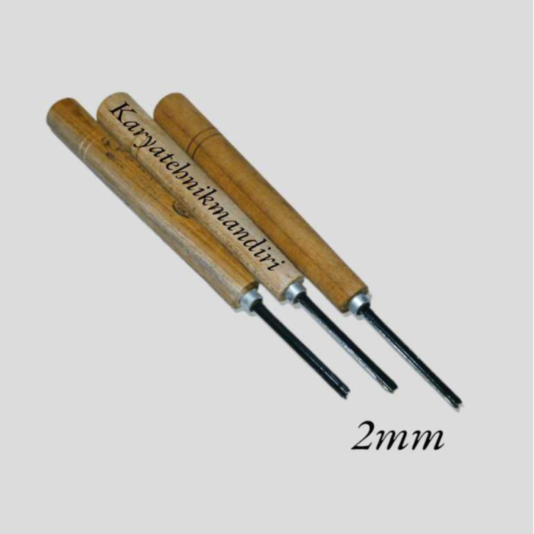 

TATAH UKIR/PAHAT UKIR/CORET UKIR V SATUAN UKURAN 2MM SUDAH DI ASAH ASLI JEPARA
