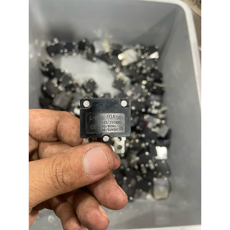 sikring mobil aki dan motor aki anak anak