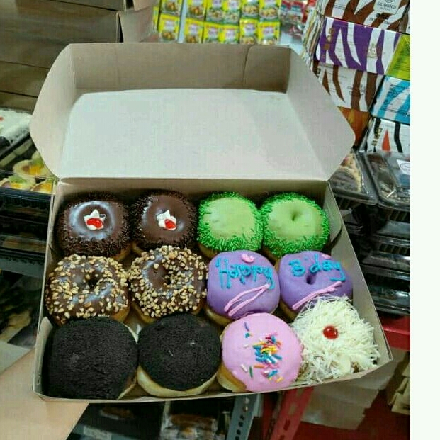 

Donat karakter box isi 12pcs