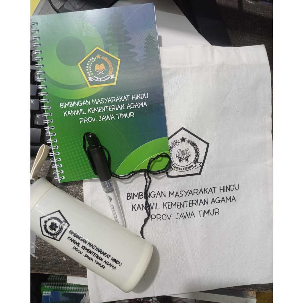 

SEMIANRKIT, TAS BLACU,BOTOL,NOTE,PULPEN