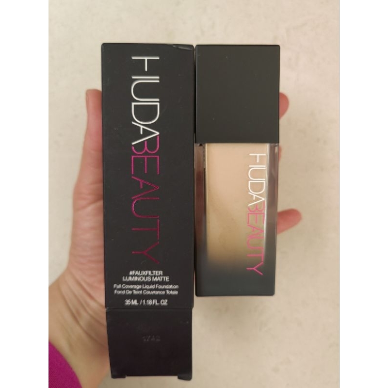 Huda Beauty Luminous matte Foundation