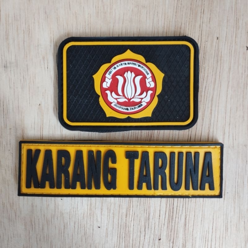patch rubber logo karang taruna kotak dan tulisan karang taruna . temeplan emblem karet velcro