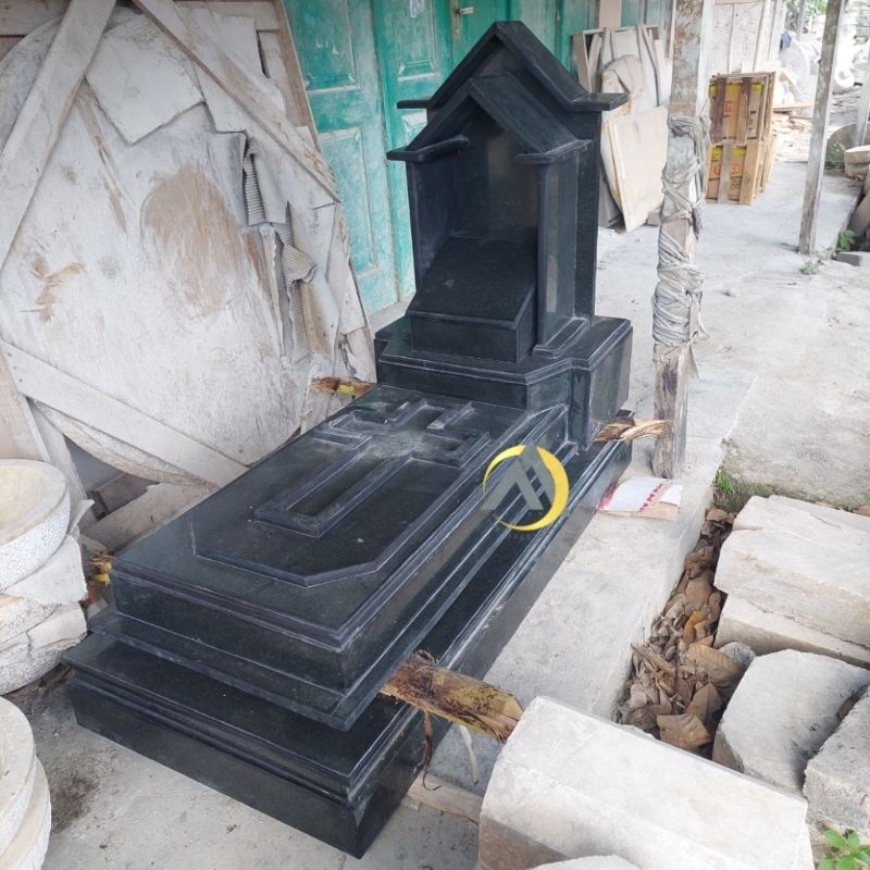 Kijingan makam kristen ukuran sedang batu granit hitam 140x60