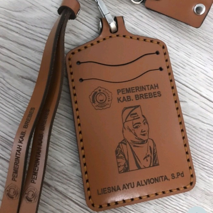 

Id Card Holder Kulit Asli Custom Logo, Name Tag Asli Kulit Custom Nama Perusahaan