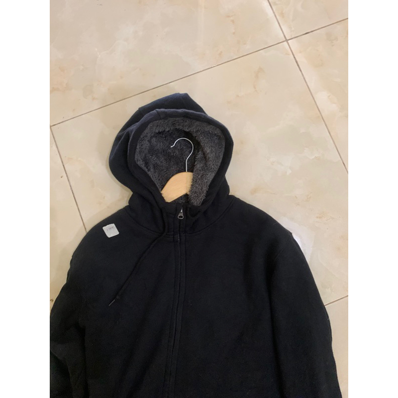 Uniqlo sherpa Hitam