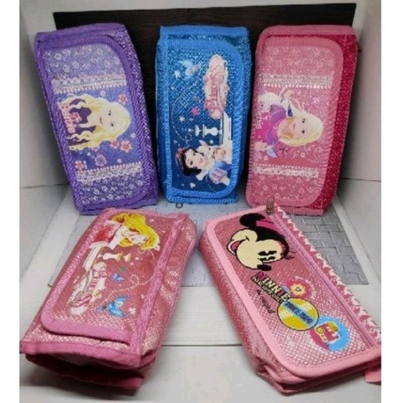 

tempat pensil resleting karakter cewek ukuran besar