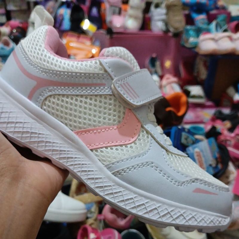 Sepatu Nevada putih size 31