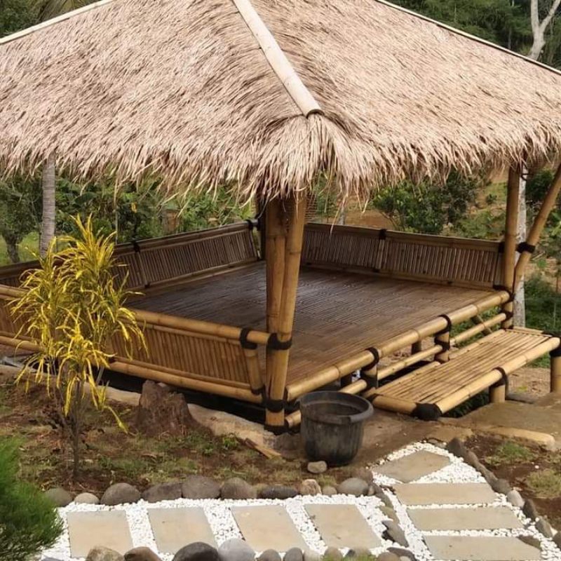 saung bambu gazebo 3x4 m dengan atap ilalang