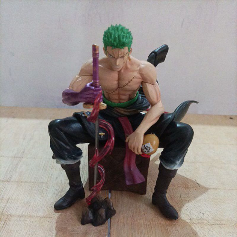 Roronoa Zoro one piece pose duduk pegang pedang enma