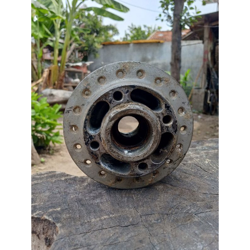 tromol depan Suzuki GT 125/185 original