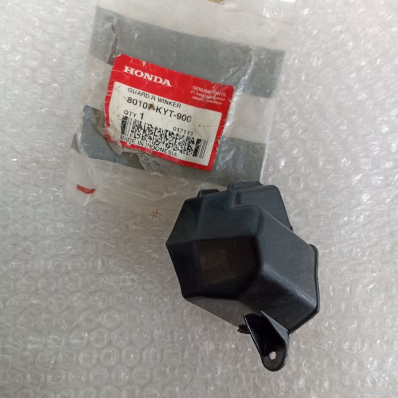 COVER DUDUKAN GUARD SEIN SEN BELAKANG KANAN HONDA SCOOPY CARBU KARBU ORI AHM 80107-KYT-900