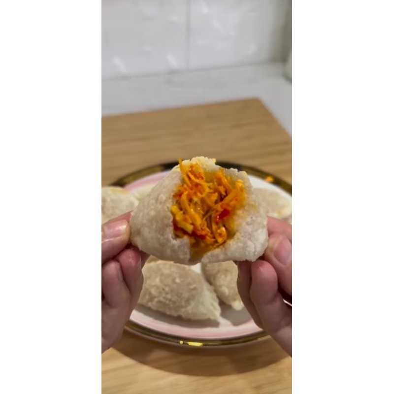 

CIRENG ISI AYAM SUWIR PEDAS ISI 10 PCS